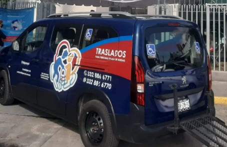  Precio por kilometro; Cotiza tu servicio, puede ser Ida y Vuelta o solo Ida. Por el momento mediante llamada o WhatsApp. Espera nuestra app. Traslados Locales y Foráneos.  Horarios: L-S de 06:00 a 23:45 hrs. D y Días Festivos  de 10:00 a 13:00 hrs.